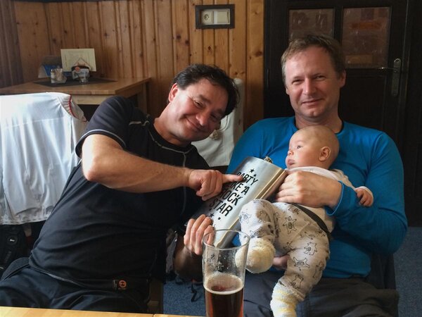 Zaškolování mladých svišťů mezi veterány CK Voděnky :-). Nechápeme, že jim Toníka Káťa svěřila :-)