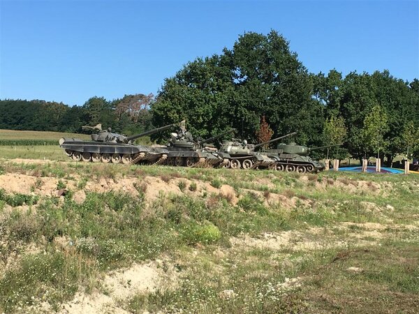 Již v ranních hodinách probíhalo řazení tanků pro odpolední návštěvníky.