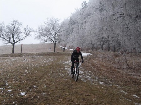 První sjezdík nevypadal a rázem překvapil. Jelo to jak po ledu :-).
