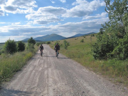 Cesta stále nekončí, tak pokračujeme dál. Nakonec dojedeme až večer a namotáme 110km.
