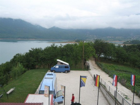 Výhled z oken penzionu na Ramsko jezero.