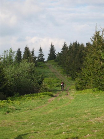 Ještě nějakých pohodových 15km malebnou krajinou a jsme na místě.