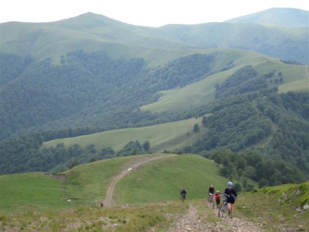 Jak nám řekl průvodce "pro zdatné je tu super jeden 1500m vysokej kopec." Chcem ho za tu hlášku zabít, ale ještě nevíme zda to přežijeme.
