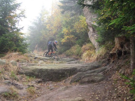 Milan na pohodové bikerské stezce. A to prosím není to nejhorší na trase!