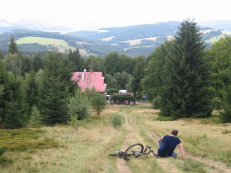 Údržbář a navigátor umírá při výjezdu na Gírovou! Kdo to dá je SUPER Biker.