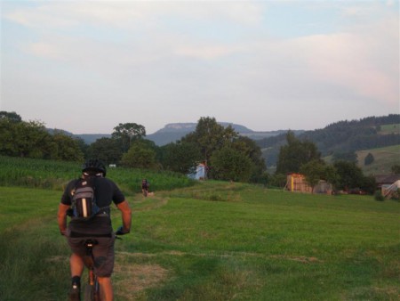 Večerní panorama s Údržbářem a Mírou.