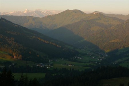 Večerní panorama z parkoviště.