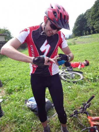 Ve výbavě dokonalého bikera prostě nesmí chybět manykůra :-))).