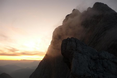 Večerní západ slunce, pohled z našeho bivaku v 2 740 m.n.m..