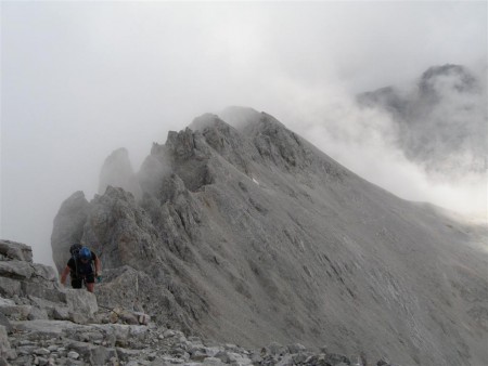 Trasa vede přes všechny ty štíty za Paťasem.
