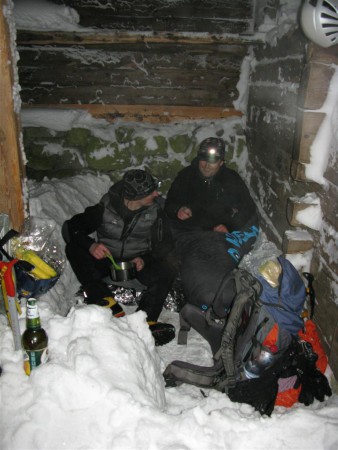 A tak se zahrabáváme na noc v salaši  v 1 618 m.n.m.