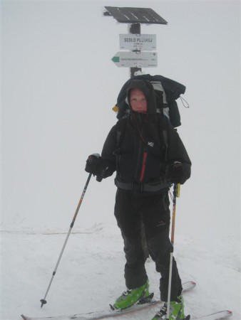 U Sedla Ploskej 1396 m.n.m. se nám kapánek zatahuje.