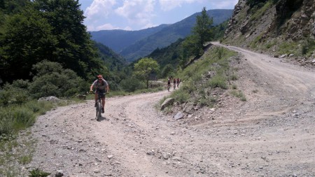 Bikeři na trase.