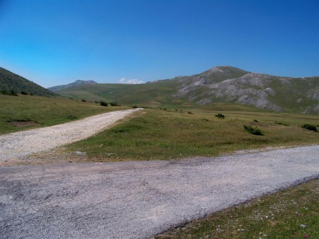 Třetí den - kterou cestičkou asi tak pojedeme? No přeci tou levou :-).