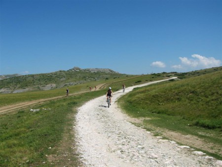 Nádherná planina ve výšce 1700 m.n.m. mezi Mavrovo jezerem a Debarkým jezerem.