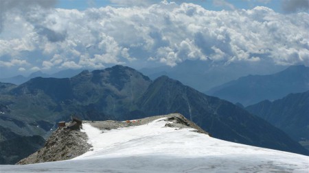 Sestup na další chatku Capana Quintino Sella 3 620 m.n.m., kde budeme spát.