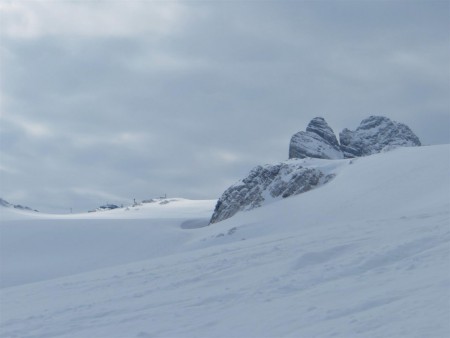Ranní pohled na Dachstein gletscher. V pozadí hlavní lanovka z Ramsau.
