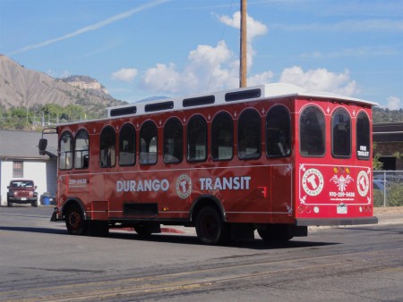 Místní bus. V létě je Durango horské městečko pro túry a bikery. V zimě je to docela vyhlášené lyžařské středisko.
