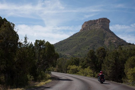 Vjíždíme do národního parku Mesa Verde.