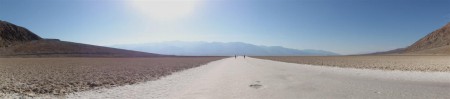 Solné jezero Badwater v Death Vally.