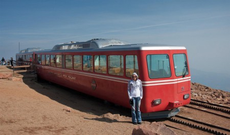 Jsme na Pikes Peak. Vrcholu na který vede jedna z nejdelších a nejstarších zubaček ve státech.