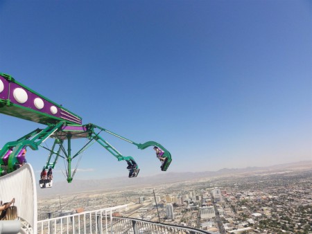 Insanity Stratosphere hotel a jeho vzdušná atrakce.
