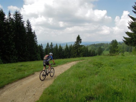Panorama zdejších hor s Nesmrtelným Mírou. Nutno dodat, že tady zřejmě odpočíval, neb jinak by ta fotka byla mázlá :-).