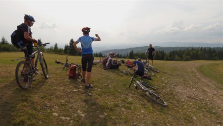 Bikeři na trase.