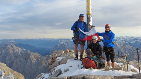 Zugspitze 2 962 m.n.m. 16:55h Paťas, Majstřa, Rasťa. Výstup trval 9,5h s převýšením 2200m a délkou 14km.