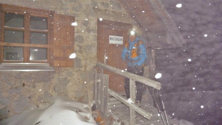 Hurááá 3:35h ráno nacházíme podle navigace náš oblíbený winterraum.
