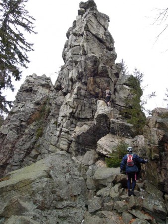 Mejstřa s Mírou si letošní běžkování zpestřují výstupem na vrchol Drátník.