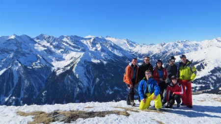 Skupinová a za námi ledovec Hintertux.