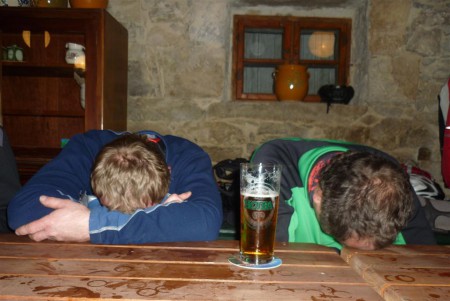 A tady je prosím názorný strečink zkušených bikerů CK Voděnka :-))).