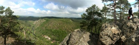 Vítejte na Oslavanské 50 - panorama údolí říčky Oslavy.