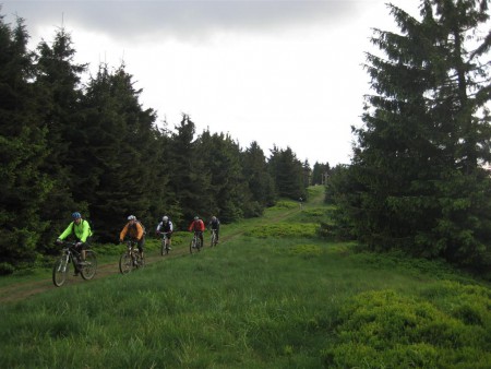 Bikeři kousek od Stratence.