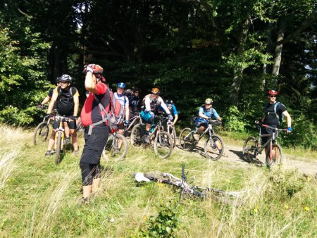 Bikeři na trase.