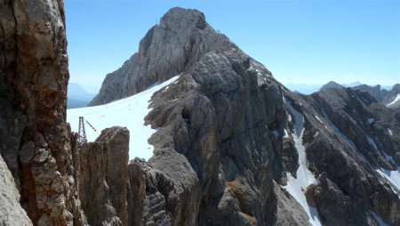 Pohled ze stěny na další vrchol Koppenkarstein 2 863 m.n.m.
